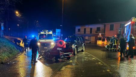 Mercato Saraceno, scontro tra Ape e auto, grave un 18enne. L’altro conducente positivo all’alcol