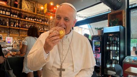 Papa Leone mangia un bombolone: foto generata con l’intelligenza artificiale