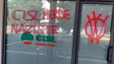 La sede della Cisl di Forlimpopoli vandalizzata