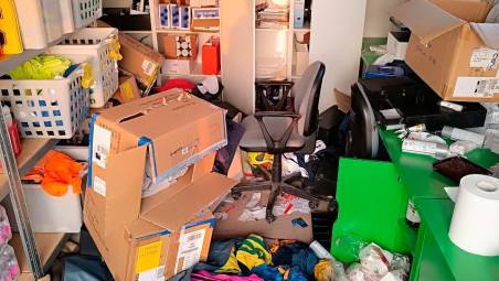 La porta forzata e la stanza messa a soqquadro alla Polisportiva San Carlo