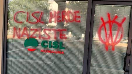 Forlimpopoli, imbrattata con insulti la sede della Cisl