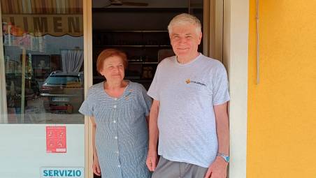 Rosanna e Giuseppe, titolari dal 1971 del bar alimentari “Delbianco”