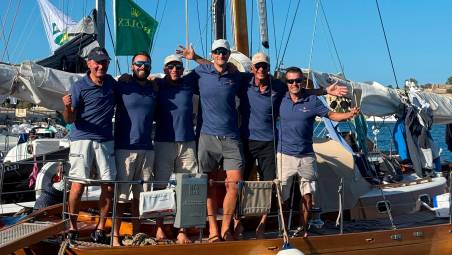 L’equipaggio tutto romagnolo a bordo di Valentina festeggia il risultato