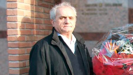 Canzio Ronconi era nato nel 1941: questa foto lo ritrae durante una commemorazione di Arrigo Boldrini