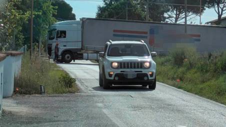 Cesena, “ancora bloccati dai camion”: residenti esasperati in via Violone di Gattolino