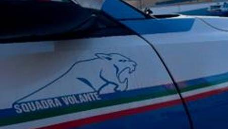 Ravenna, lite in centro con lancio di pietre e una catena