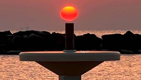 La tabaccaia di Torre Pedrera: “Fotografo ogni giorno l’alba sul mare”