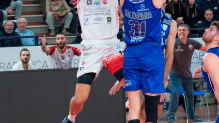 A sinistra il tabellone dei play-off con i quarti di finale che scattano oggi