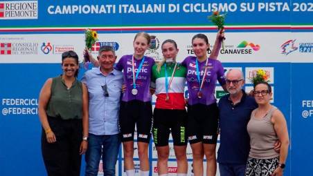 Al centro Jolanda Sambi in maglia tricolore: la 16enne ravennate ha riportato una frattura alla clavicola e un forte trauma alla mandibola destra
