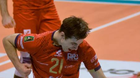 Lo schiacciatore bulgaro Samuil Valchinov esulta foto MASSIMO FIORENTINI