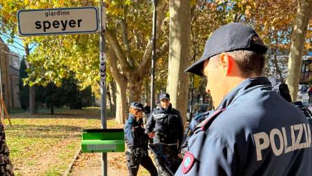 Ravenna, spaccia ai Giardini Speyer: 18enne denunciato