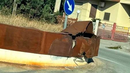 La lamiera danneggiata