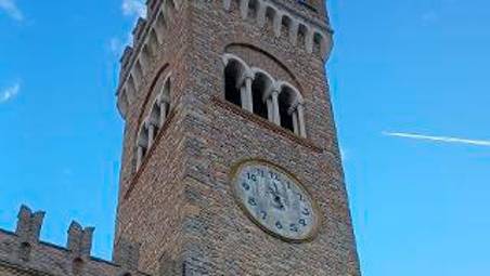 A Bertinoro il tempo si è fermato: “L’orologio della Torre Civica segna le 11 da più di due anni”
