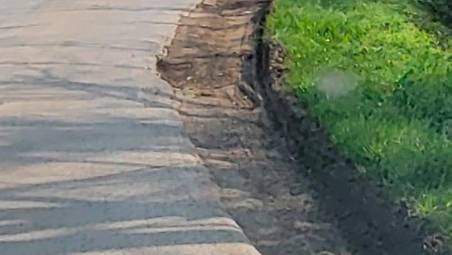 Savignano, scalini pericolosi e buche: protesta per le strade dissestate da Fiumicino