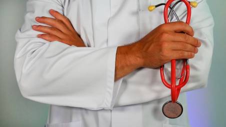 Imola, “apriamo una nuova clinica da queste parti”: truffa del finto medico a una 82enne, due arresti
