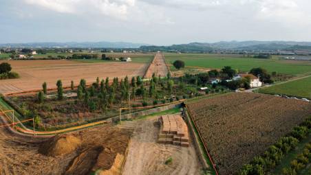 Una vista dall’alto della fattoria di Provezza poco prima dei lavori di posa del metanodotto