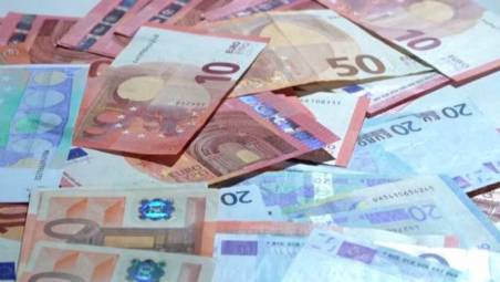 Il truffatore ha raccontato alla malcapitata che lei era l’ottava vittima e a una avevano rubato 60mila euro