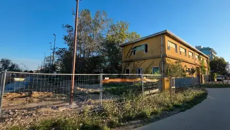 Rimini, il Comune entra in possesso dell’ex Colonia Enel: “Una ferita sul lungomare da trasformare in uno spazio pubblico”