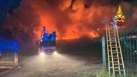 Brisighella, vasto incendio nella notte i Vigili del Fuoco salvano una casa dalle fiamme VIDEO GALLERY