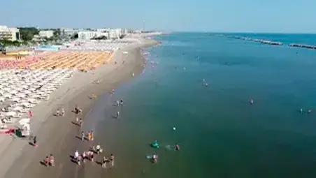 Cesenatico, l’invito social del sindaco Gozzoli: “Il mare e la spiaggia vi aspettano” VIDEO