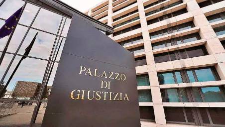 Rimini. Spilla 20mila euro alla ex e le prende l’auto, a processo per circonvenzione di incapace