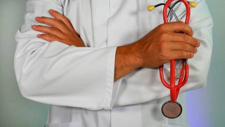 Ravenna, violenza sessuale in ambulatorio: guardia medica patteggia due anni