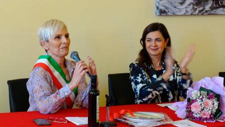 La sindaca Mirna Cecchini con Laura Boldrini