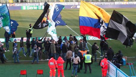 La curva Nord annuncia l’interruzione dello storico gemellaggio con la curva Mare: ma il legame tra le tifoserie di Cesena e Brescia non è davvero finito