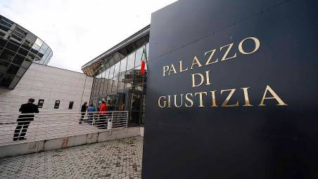 Rimini. Molestie su una minorenne, bagnino condannato