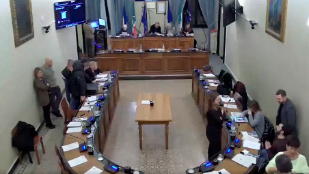 Sindaco di Cervia indagato, stasera il Consiglio comunale tra garantisti, richiesta di dimissioni e perplessità