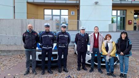 Gli agenti del nuovo presidio di polizia locale di Dozza-Toscanella con il sindaco Albertazzi e la giunta