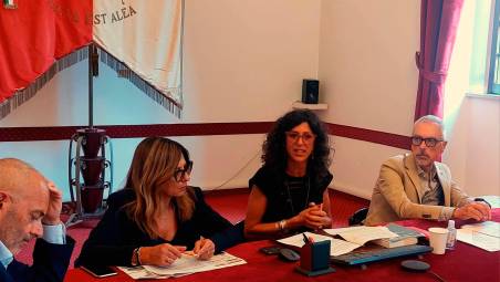 Biagio Belmonte (responsabile coordinamento pedagogico Rimini), Rossana Salimbeni (U.O. diritto allo studio), Chiara Bellini (vicesindaca), Massimo Stefanini (responsabile servizi educativi Comune di Rimini)