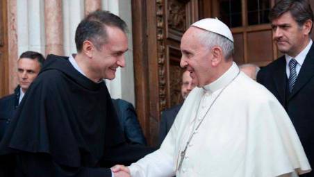 L’incontro del frate Mauro Gambetti con papa Francesco, parecchi anni fa
