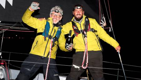 L’equipaggio di Mr Hyde esulta dopo la vittoria