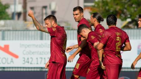 Daniele Casiraghi festeggia il suo primo gol in maglia Ravenna che ha dato il via al 3-1 sul Campobasso (Fiorentini)