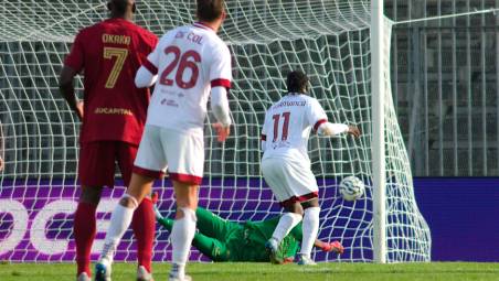 Ravasio, fuori quadro, segna lo 0-2 (Fiorentini)