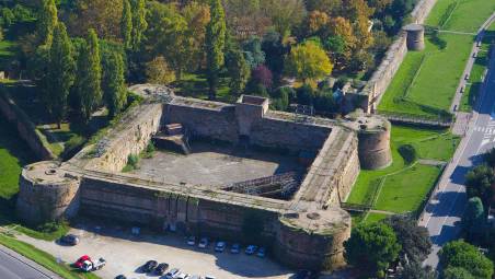 Ravenna, ultimi lavori alla Rocca Brancaleone alle porte di accesso