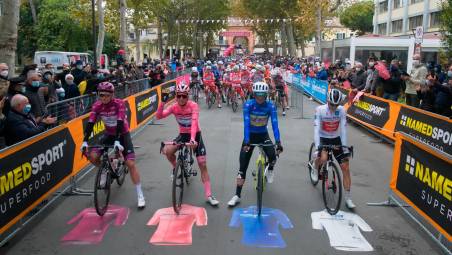 La partenza da Cervia dell’edizione 2020 del Giro d’Italia (foto Fiorentini)