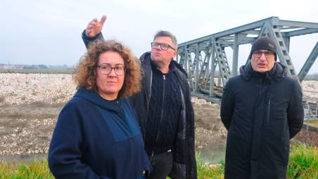 La sottosegretaria con delega alla Protezione civile Manuela Rontini durante un sopralluogo con il commissario alla ricostruzione Fabrizio Curcio