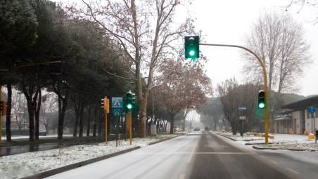 La situazione ieri mattina in via Mattei (foto Massimo Fiorentini)