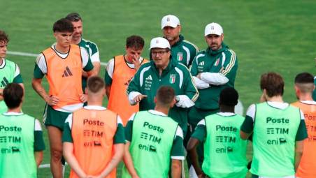 Tommaso Berti al fianco del Ct Silvio Baldini (foto www.figc.it)
