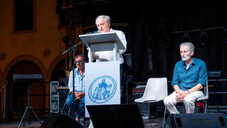 Il segretario della Dc,Gian Carlo Venturini, durante il discorso conclusivo