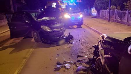 Ravenna, frontale a Porto Fuori: in due finiscono all’ospedale