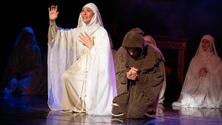 Rimini, “Chiara di Dio”: il musical di Carlo Tedeschi debutta in Romagna