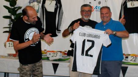 Longiano, in 200 alla festa del Cesena club creato dal prete tifoso: tra gli invitati anche Berti e Ciervo