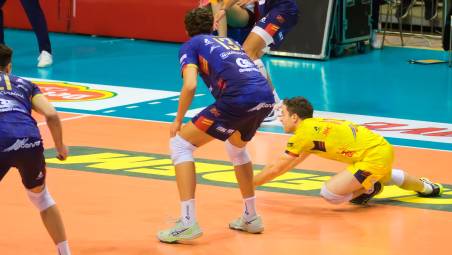 Una delle tante difese di Riccardo Goi nel vittorioso match di mercoledì contro Brescia foto massimo fiorentini