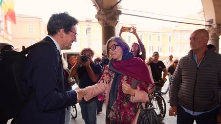 Il sindaco Alessandro Barattoni e Francesca Albanese (Fiorentini)