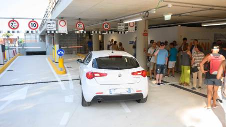 Il nuovo parcheggio Marvelli il giorno dell’inaugurazione (Gallini)