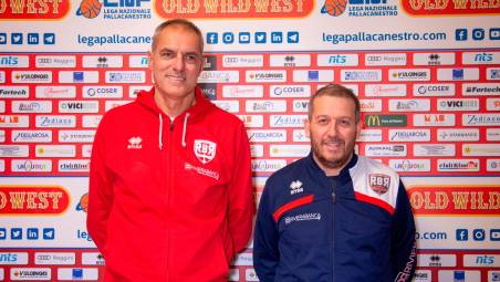 Da sinistra il coach Sandro Dell’Agnello e il diesse Davide Turci (Morosetti)