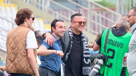 Mike Melby abbraccia Nick Aiello dopo la vittoria sul Palermo (foto Gianmaria Zanotti)